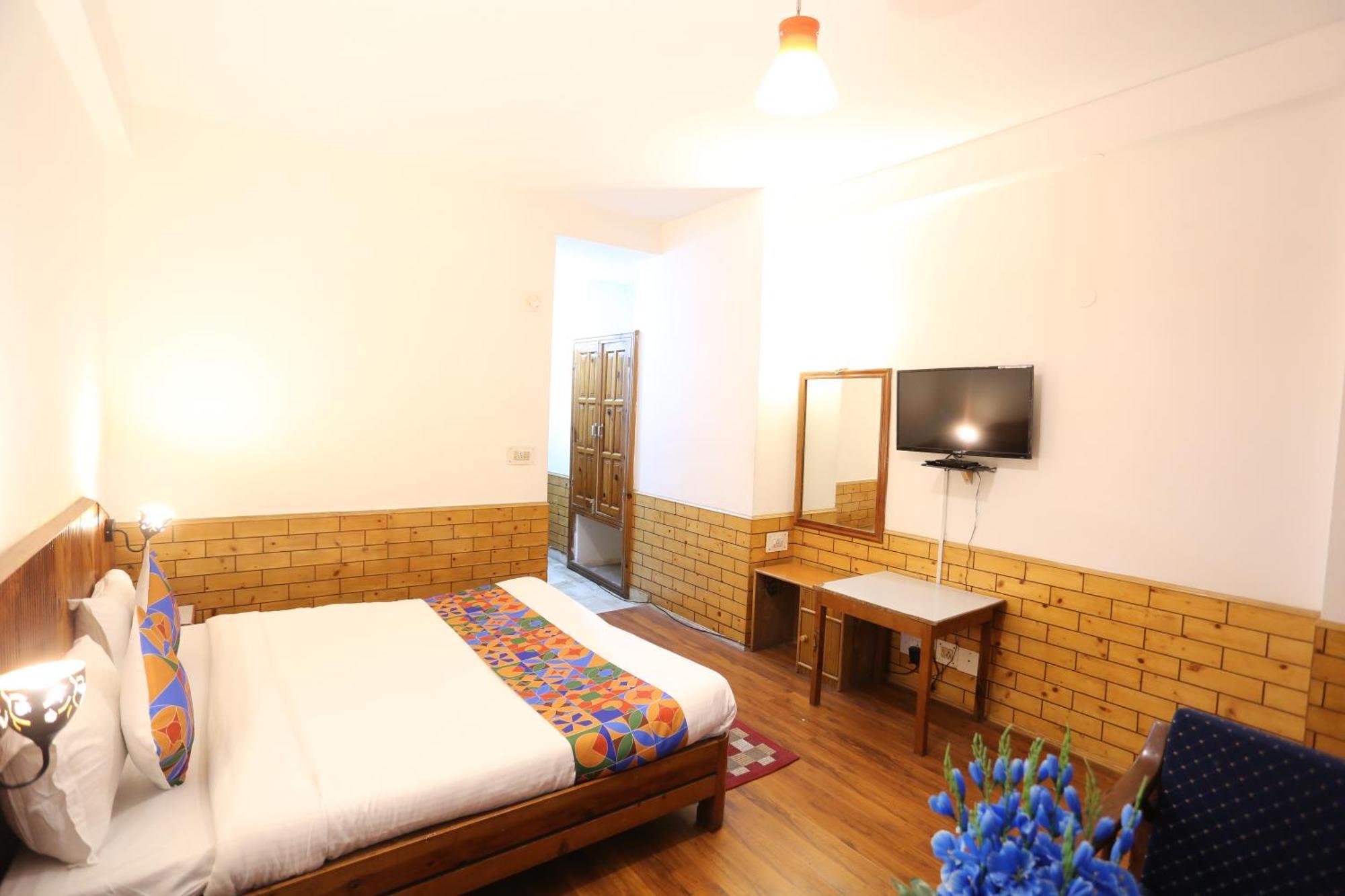 Hotel Surbhi Vashist エクステリア 写真