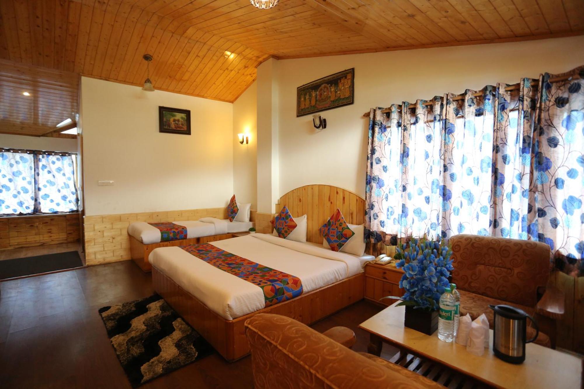 Hotel Surbhi Vashist エクステリア 写真