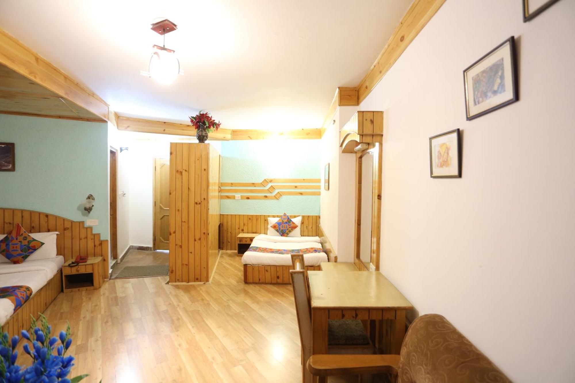 Hotel Surbhi Vashist エクステリア 写真