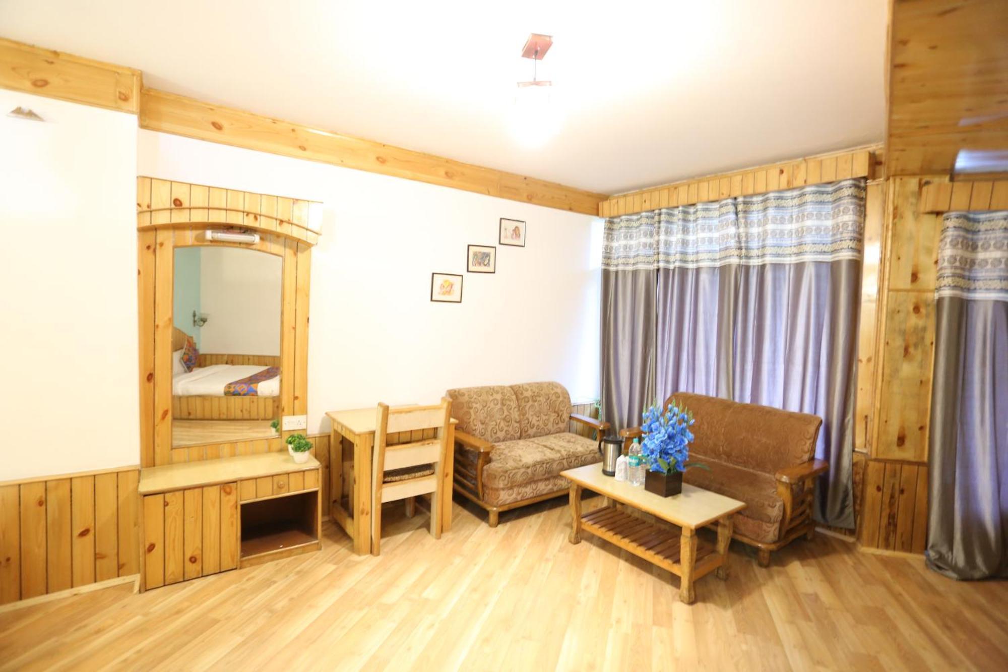 Hotel Surbhi Vashist エクステリア 写真