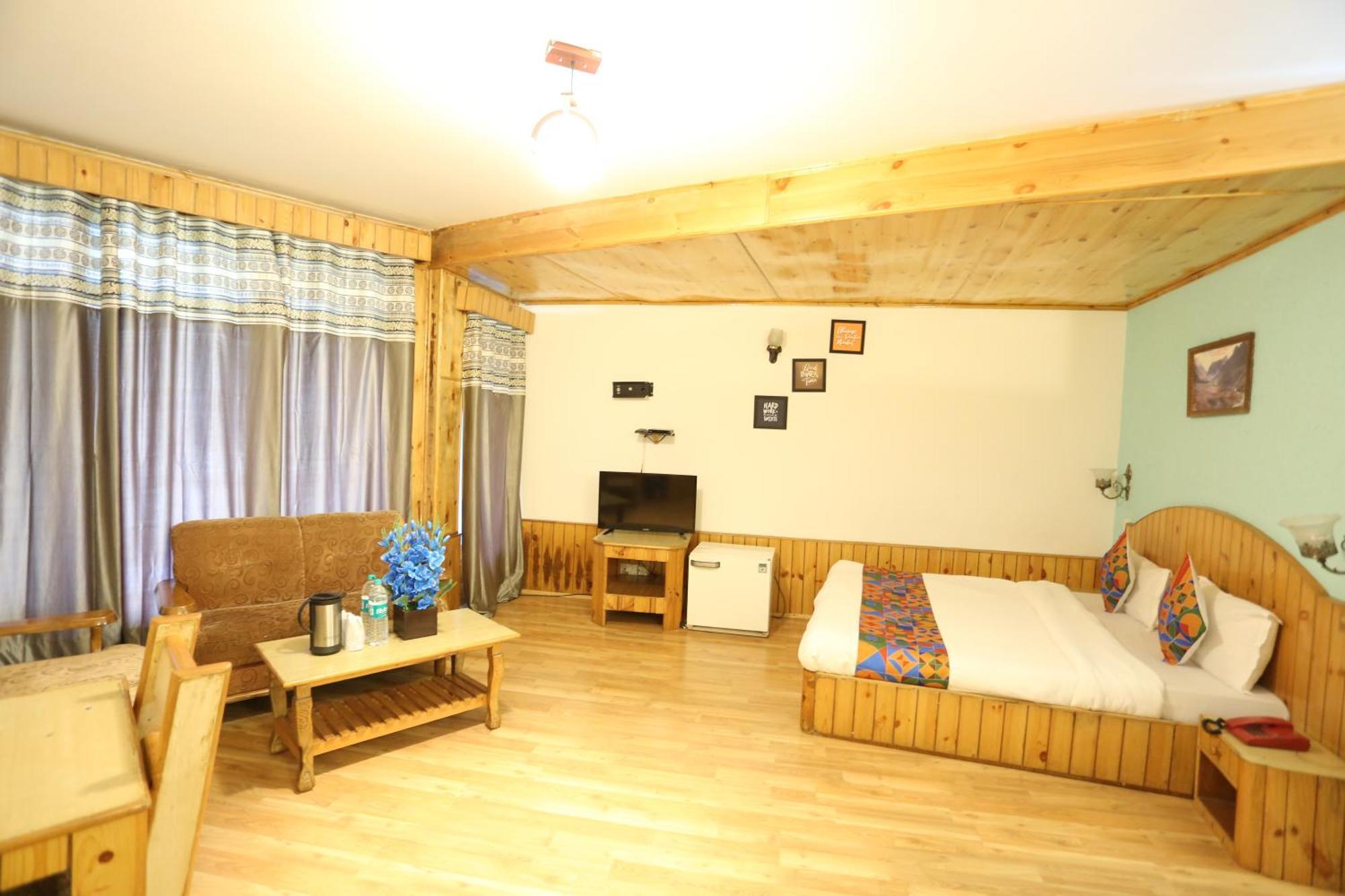 Hotel Surbhi Vashist エクステリア 写真