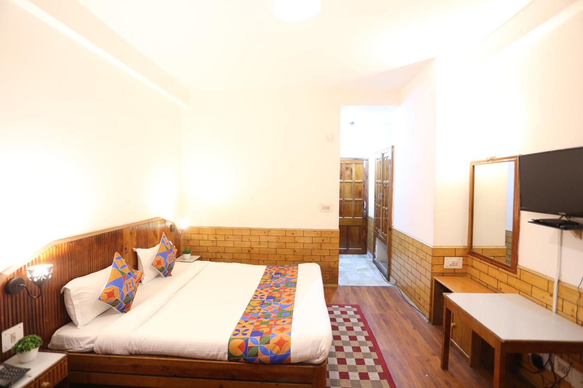 Hotel Surbhi Vashist エクステリア 写真