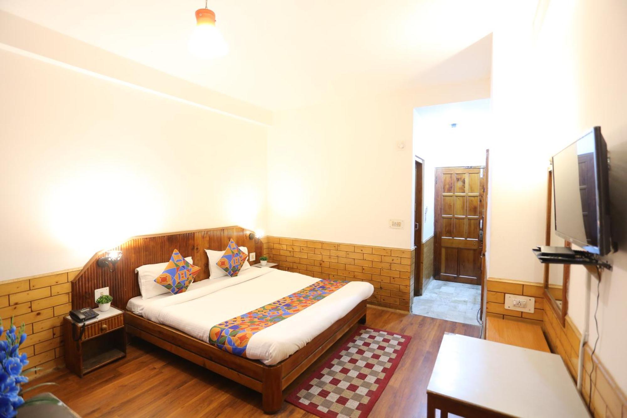 Hotel Surbhi Vashist エクステリア 写真